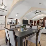 Carriage House In Downtown Waco