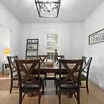 New Charming 2-Bedroom Home Minutes To Downtown
