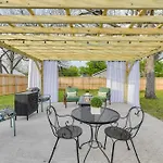Lovely Waco Retreat With Yard And Patio 2 Mi To Dtwn!