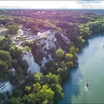 The Blush *Country Cabin Near Downtown Waco