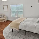 Simply Get-A-Waco- Hot Tub, Sleeps 10, 5-Min Walk To Silos & Downtown Waco
