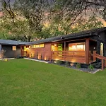 New-The Mod Poppy Large Home 10 Minutes From It All