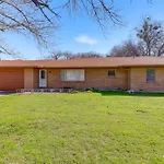 Family-Friendly Waco Home, 4 Mi To Magnolia Market