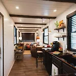The Hacienda Beautiful New Container Home 12 Min To Magnolia