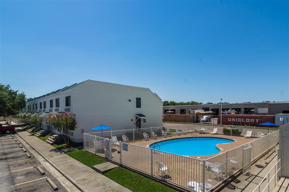 Days By Wyndham Area Hotel