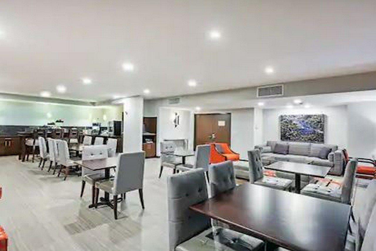 Hilton Hotel 3*