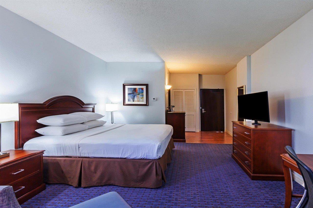 Hilton Hotel 3*