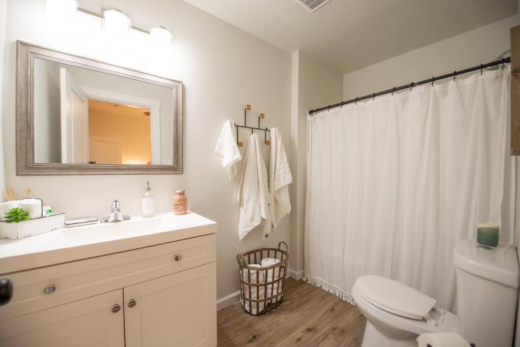 Holiday home New-ethel Rose Cottage-5 Min To Magnolia Silos