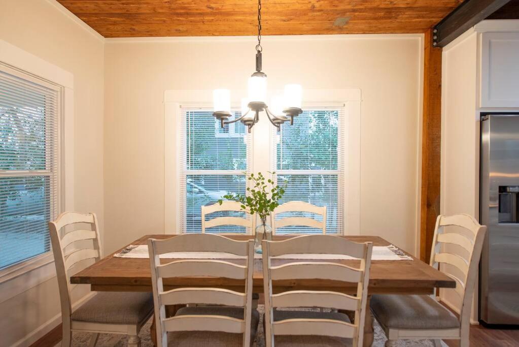 Holiday home New-ethel Rose Cottage-5 Min To Magnolia Silos