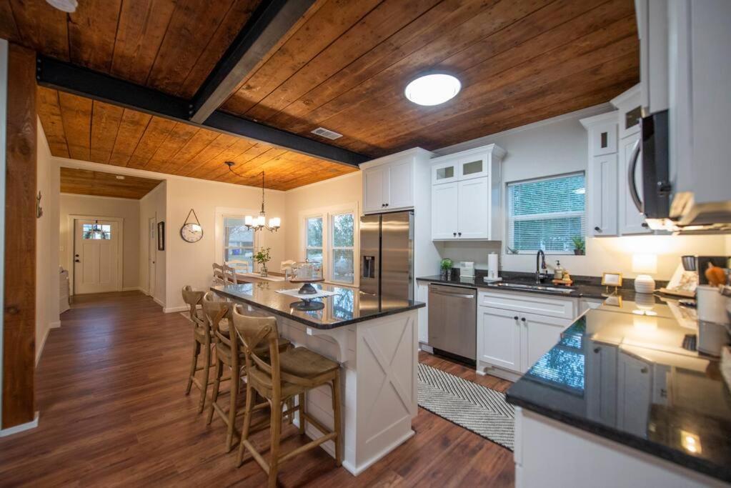 Holiday home New-ethel Rose Cottage-5 Min To Magnolia Silos Waco