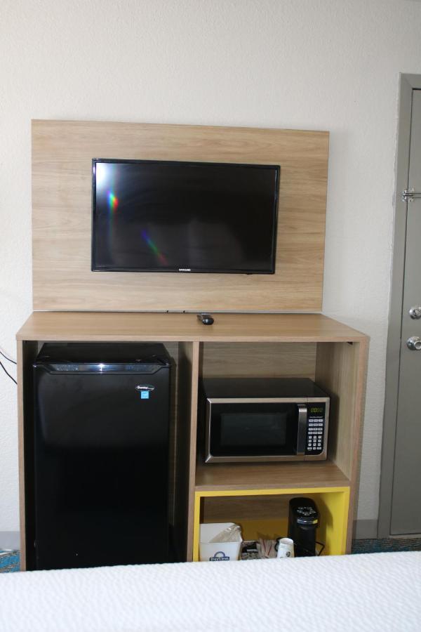 Days By Wyndham Area Hotel