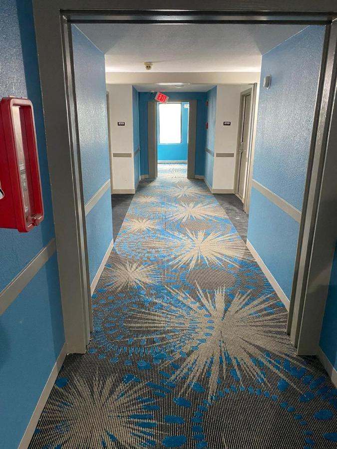 Days By Wyndham Area Hotel