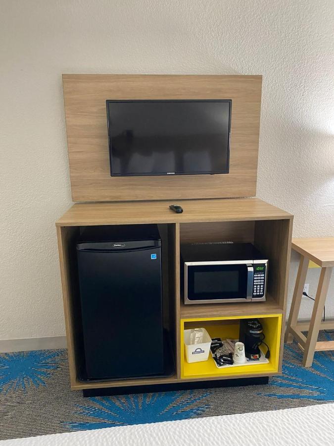 Days By Wyndham Area Hotel Waco