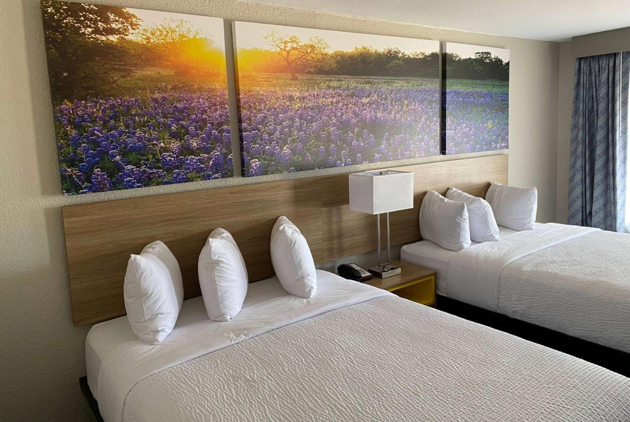 Days By Wyndham Area Hotel Waco