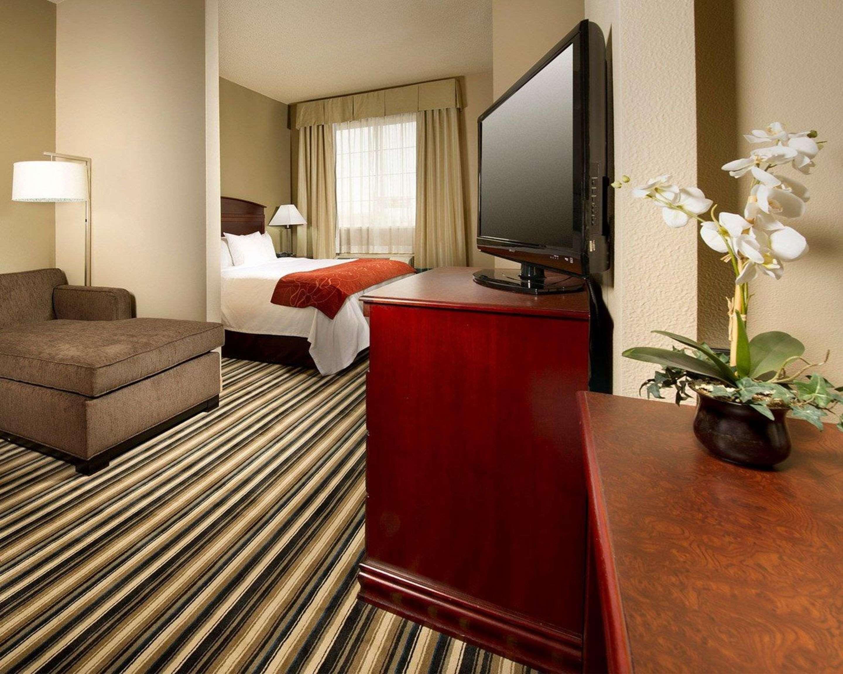 Hotel Comfort North - Near Area