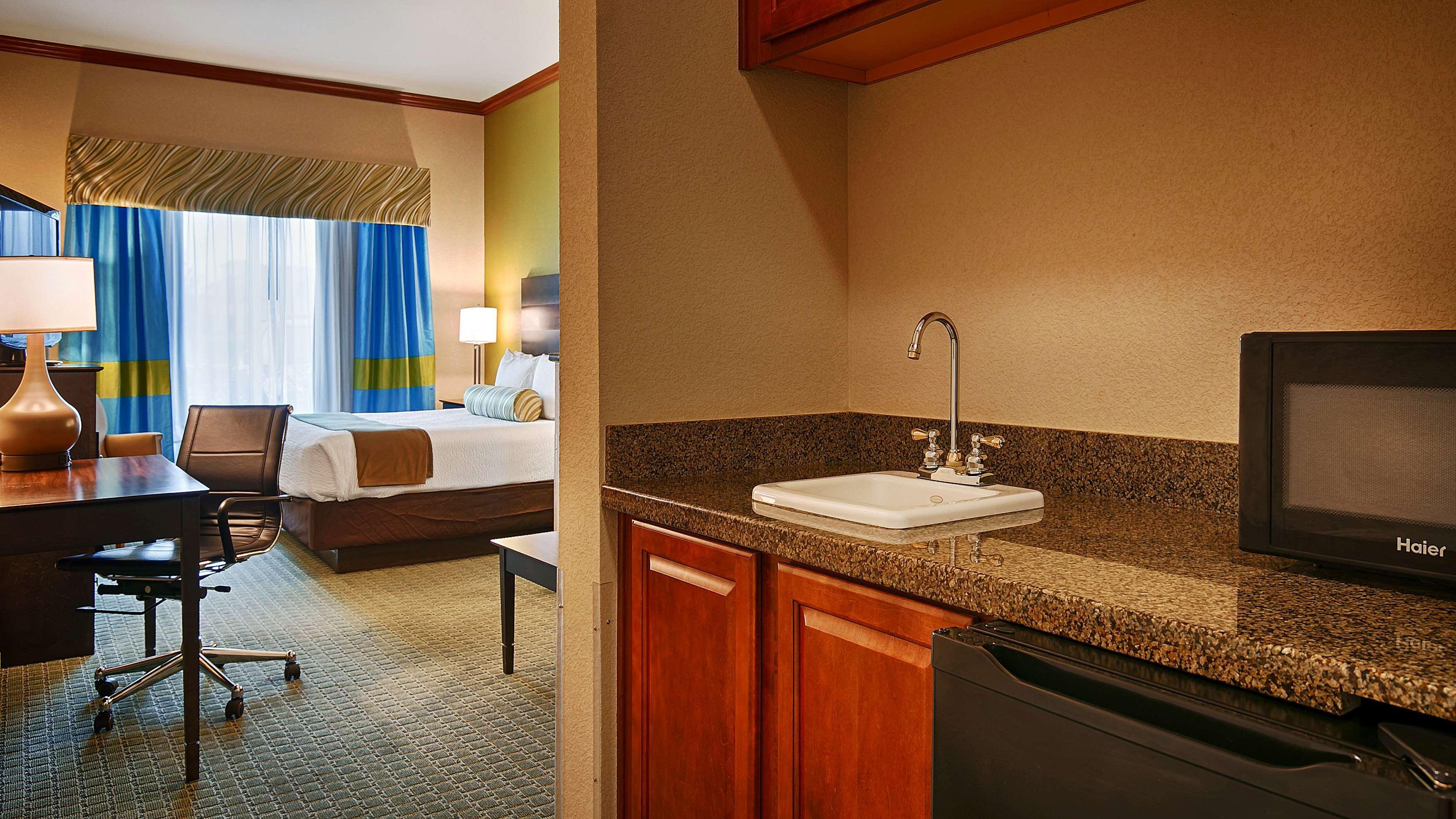 Comfort & Hotel Waco