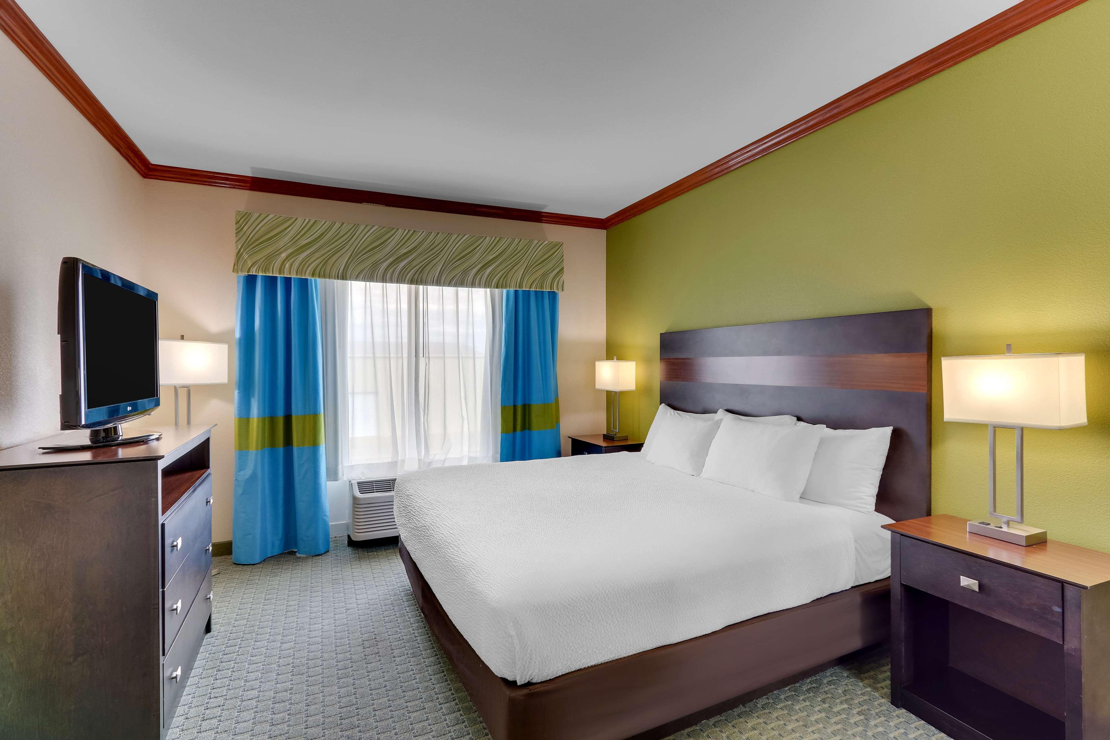 Comfort & 3* Waco