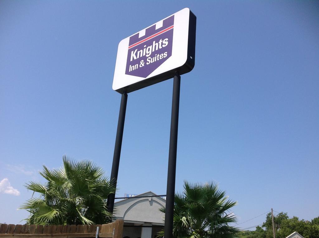 Knights Franklin Ave