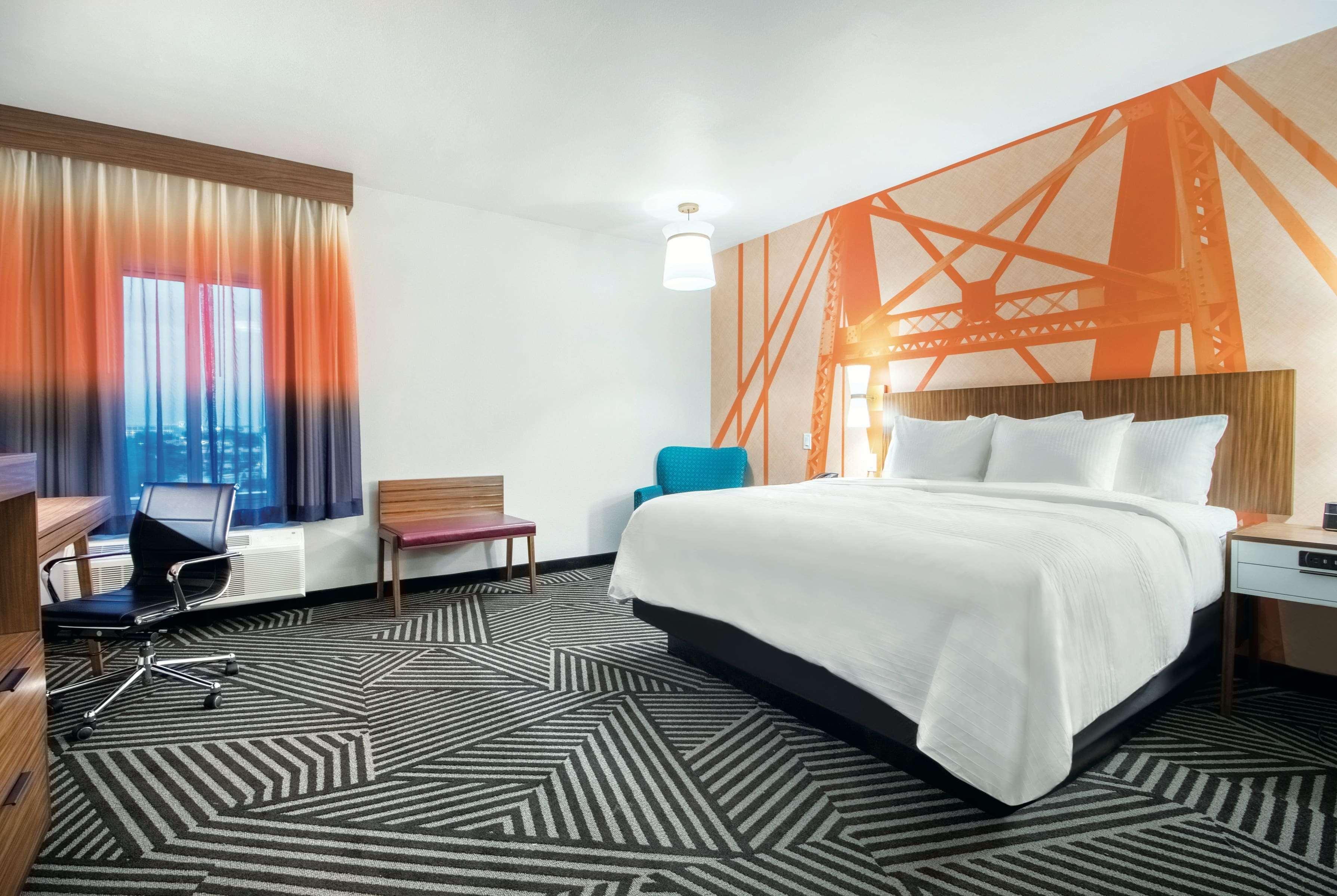 La Quinta By Wyndham Baylor Downtown 3*