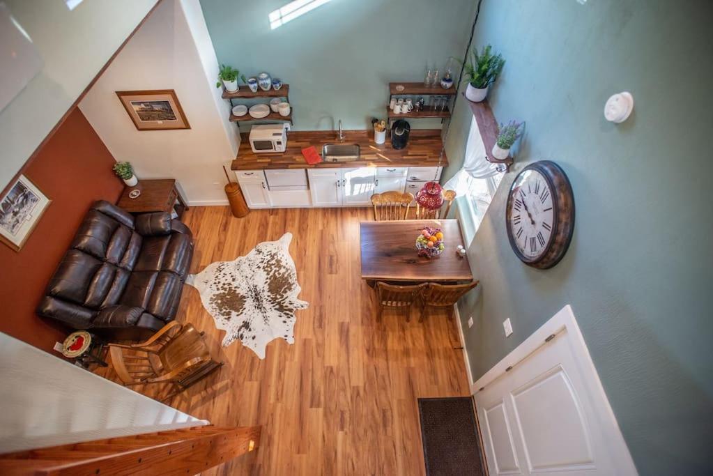 Cowbell Cabin 15min To Downtown Holiday home Waco