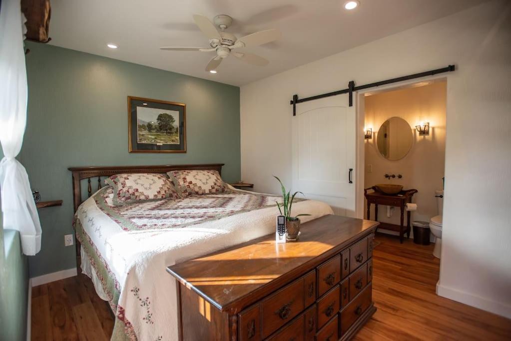 Cowbell Cabin 15min To Downtown Holiday home *