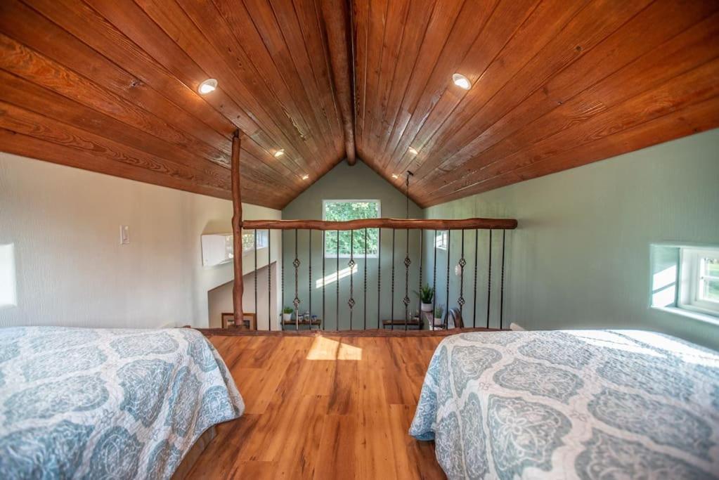 Cowbell Cabin 15min To Downtown Waco