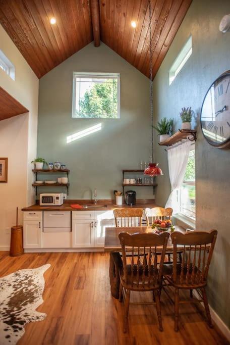 Cowbell Cabin 15min To Downtown