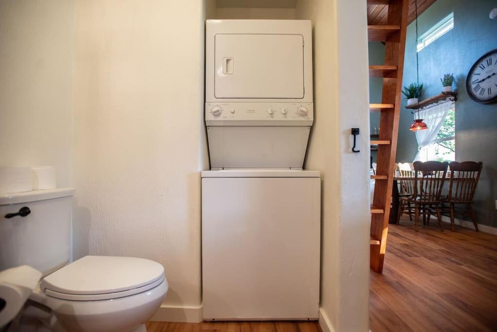 Cowbell Cabin 15min To Downtown Holiday home