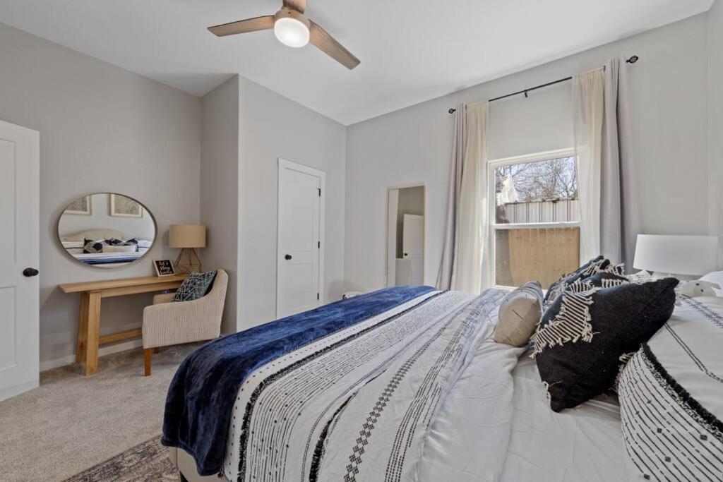 Cowboy Pool 2 Mins 2 Silos & Cameron Park Holiday home *