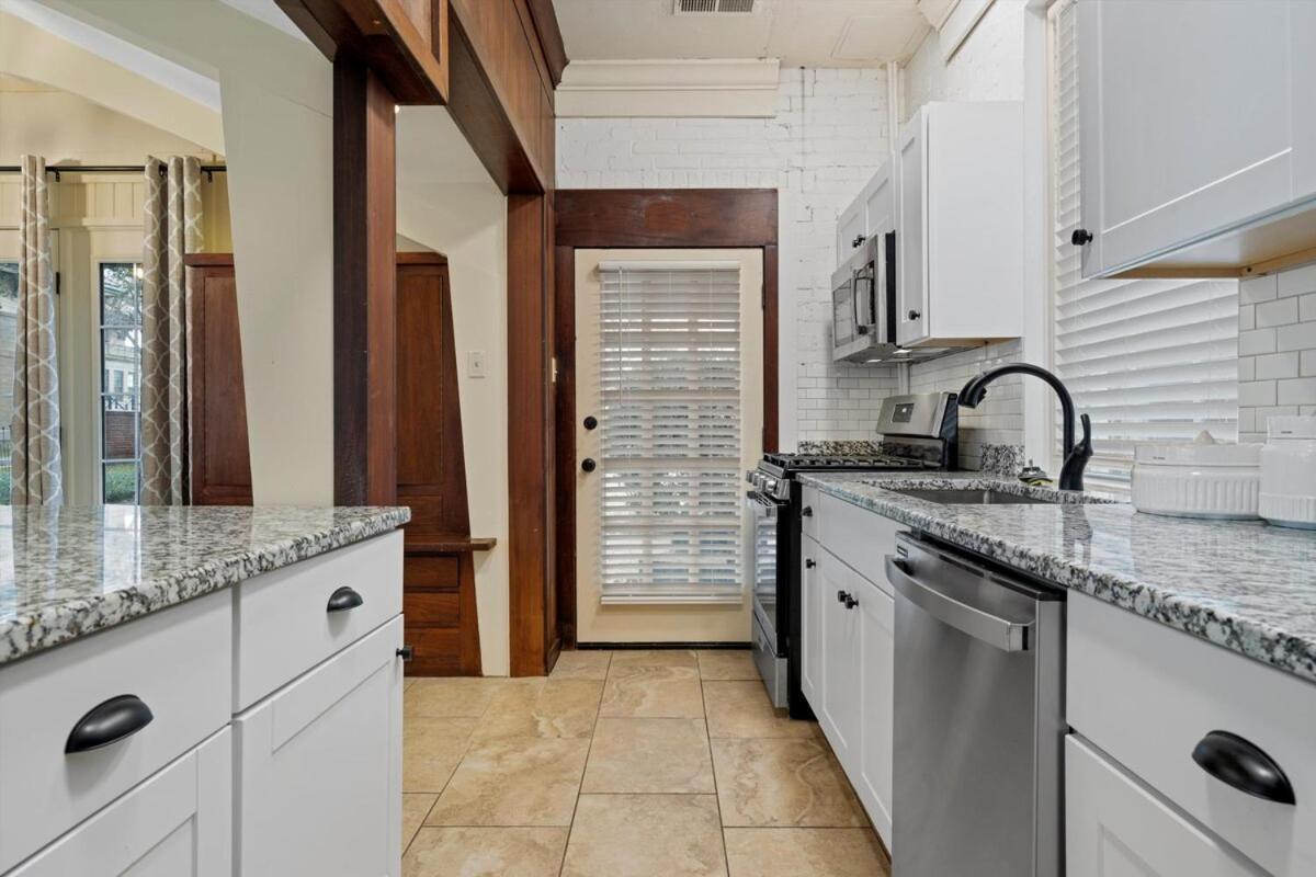 Carriage House In Downtown Holiday home *