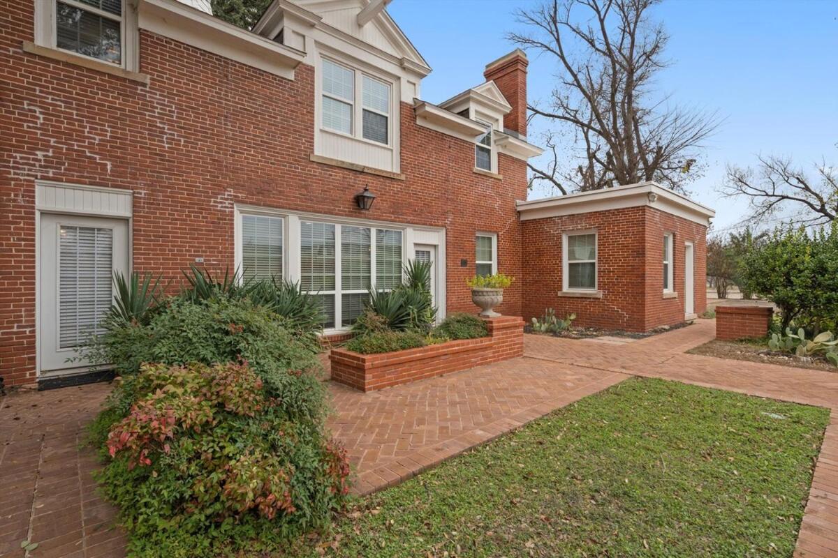 Carriage House In Downtown Holiday home