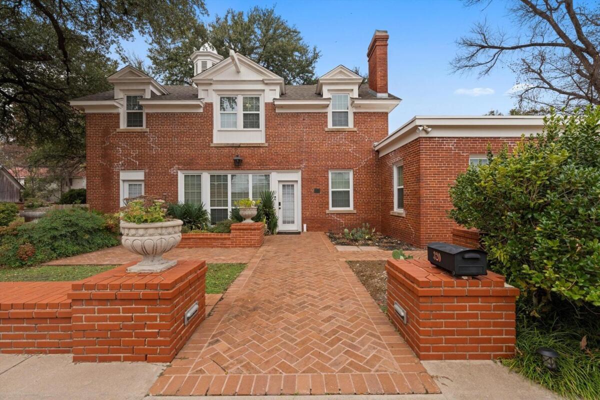 Carriage House In Downtown Waco