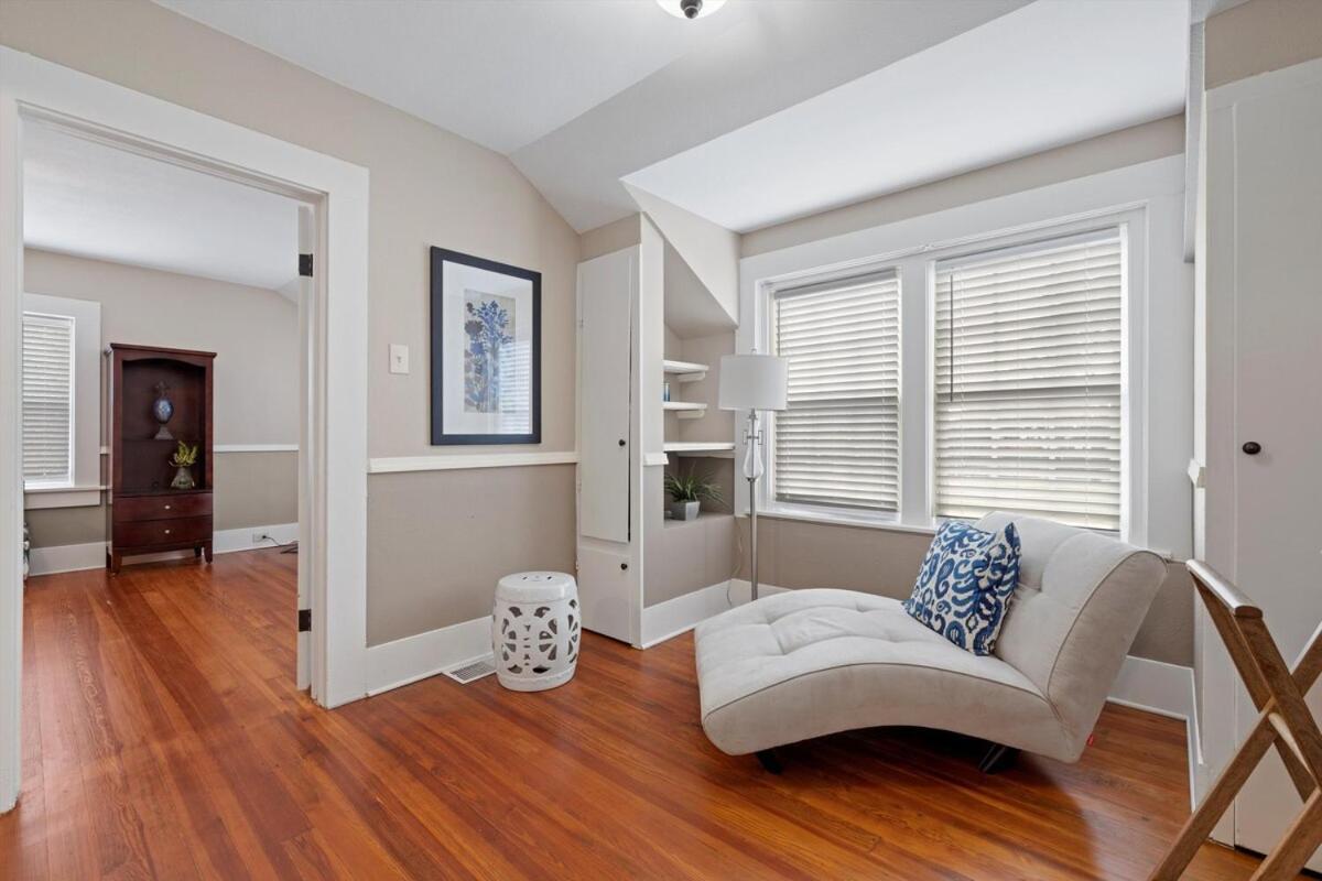 Carriage House In Downtown Holiday home
