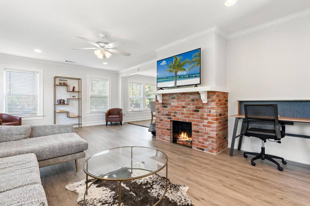 Charming Townhouse In Downtown Waco! Holiday home