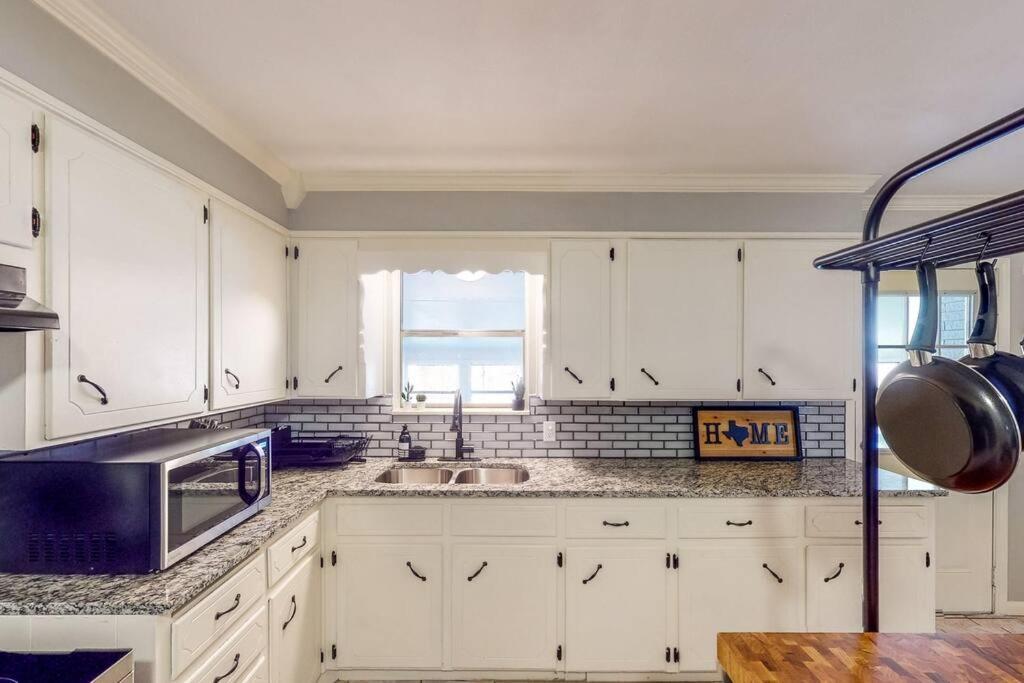 New Cozy 10 Min To Magnolia And Baylor Holiday home