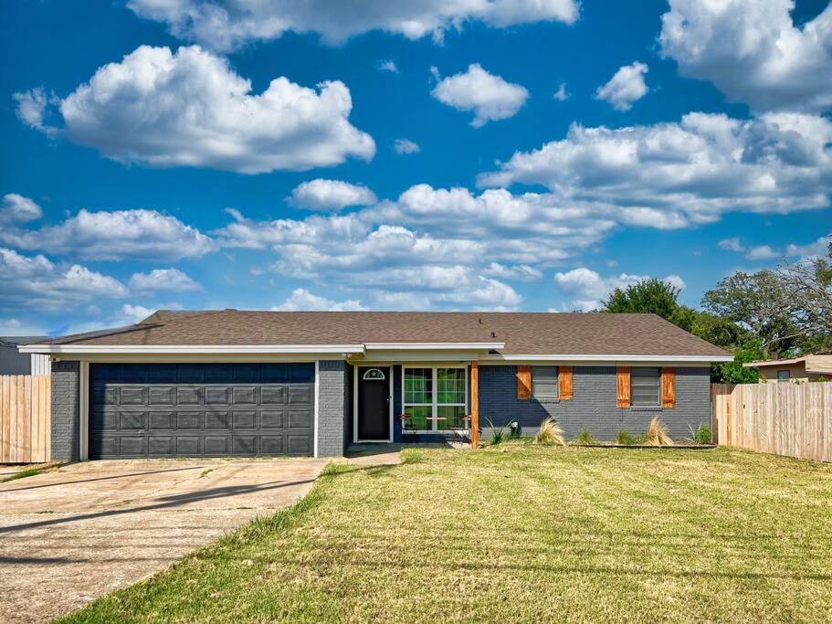 Holiday home New Cozy 10 Min To Magnolia And Baylor *