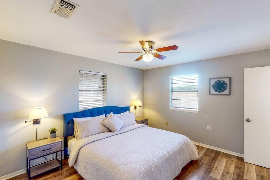 Holiday home New Cozy 10 Min To Magnolia And Baylor Waco