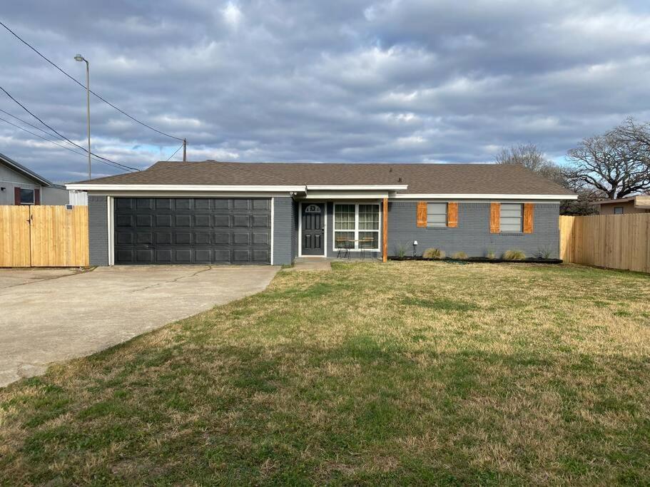 New Cozy 10 Min To Magnolia And Baylor Holiday home