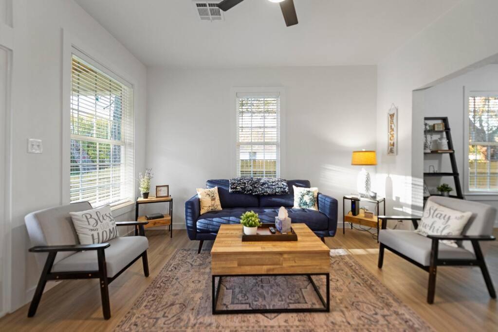 New Charming 2-bedroom Minutes To Downtown