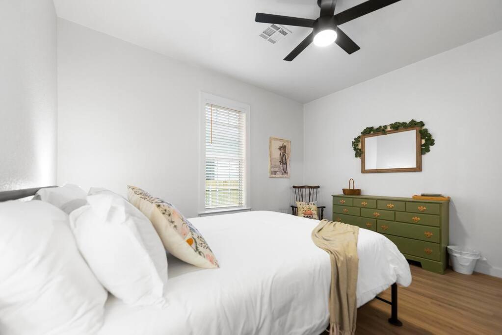 Holiday home New Charming 2-bedroom Minutes To Downtown Waco