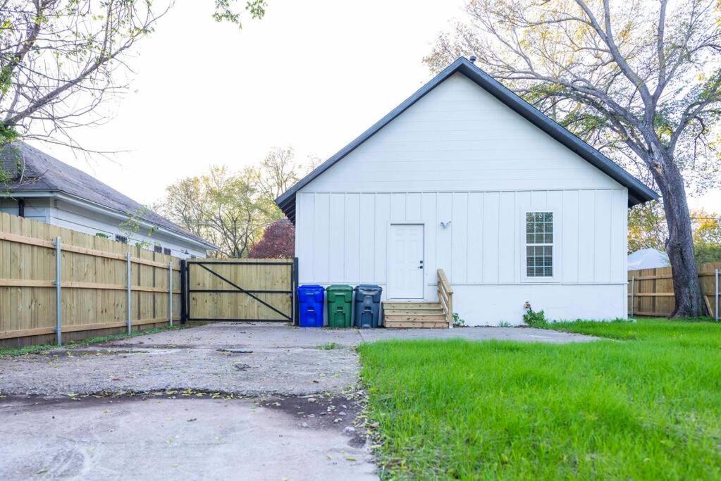 New Charming 2-bedroom Minutes To Downtown