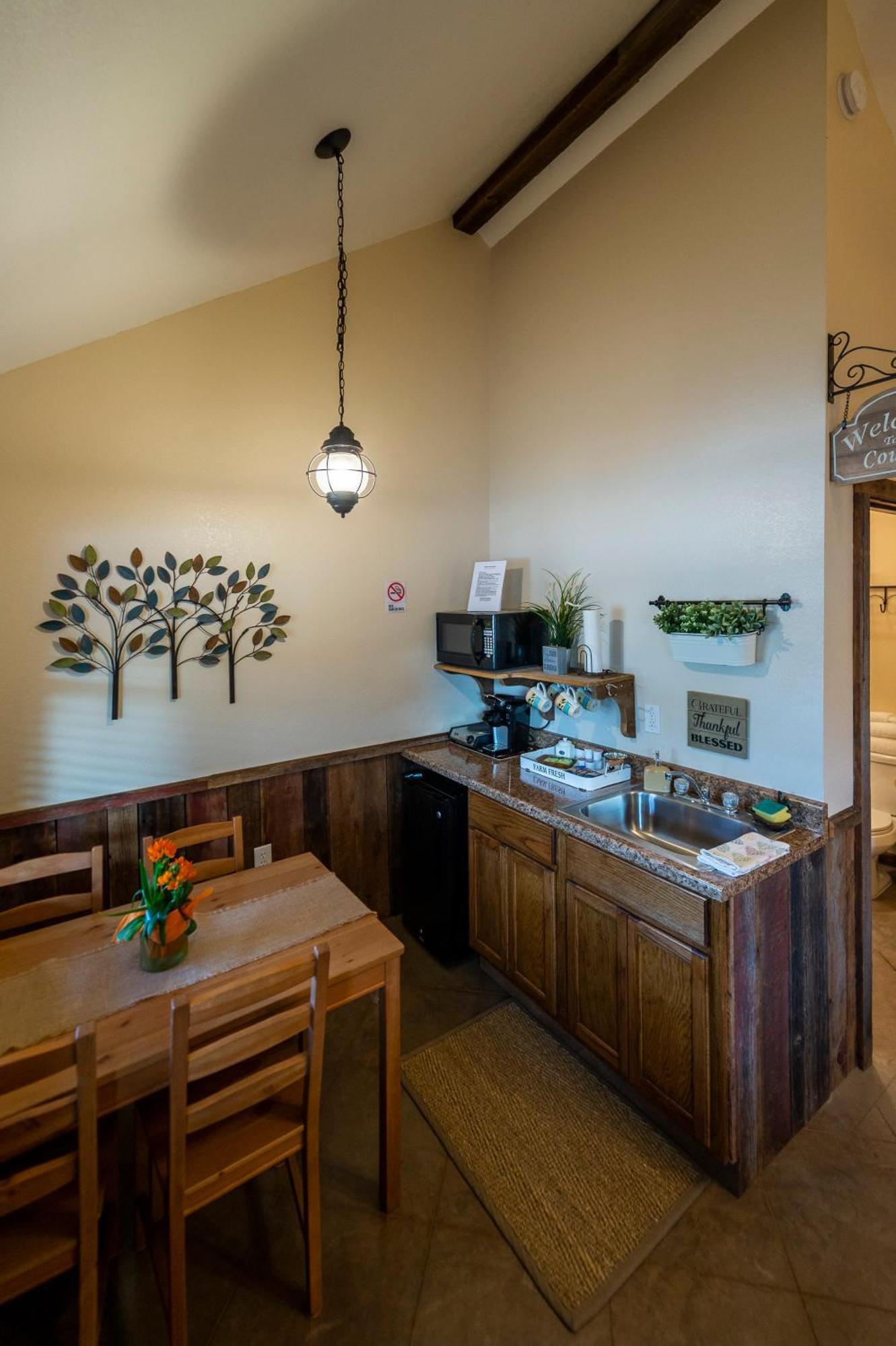 Pet Friendly Cabin 4 - 15 Minutes From Magnolia And Baylor Chalet *