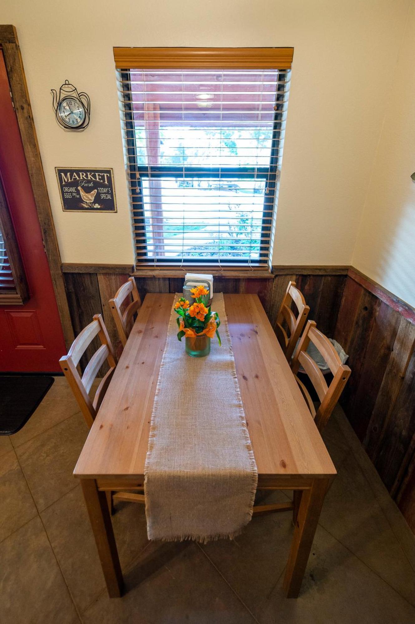 Pet Friendly Cabin 4 - 15 Minutes From Magnolia And Baylor Chalet