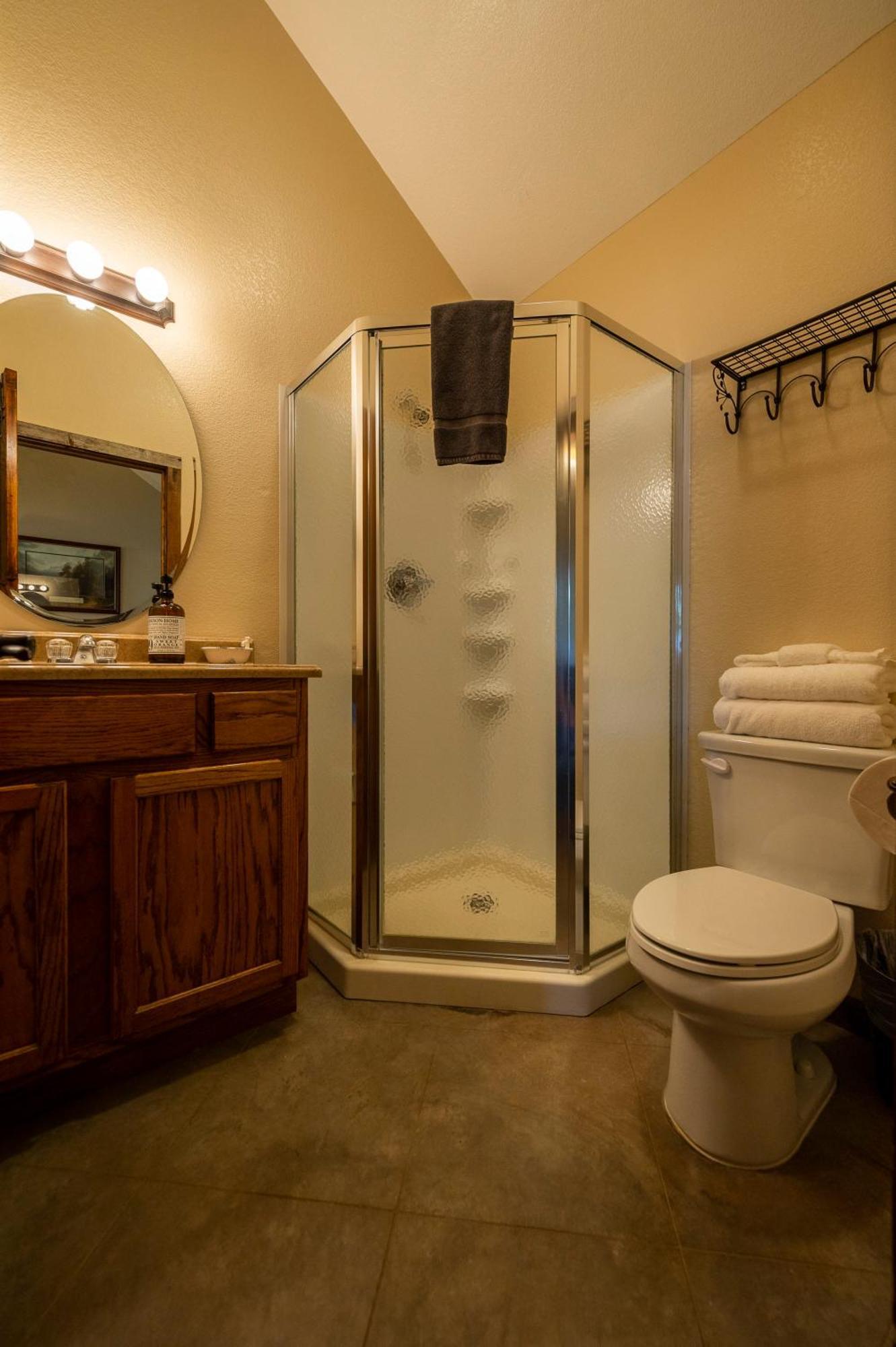 Pet Friendly Cabin 4 - 15 Minutes From Magnolia And Baylor Waco