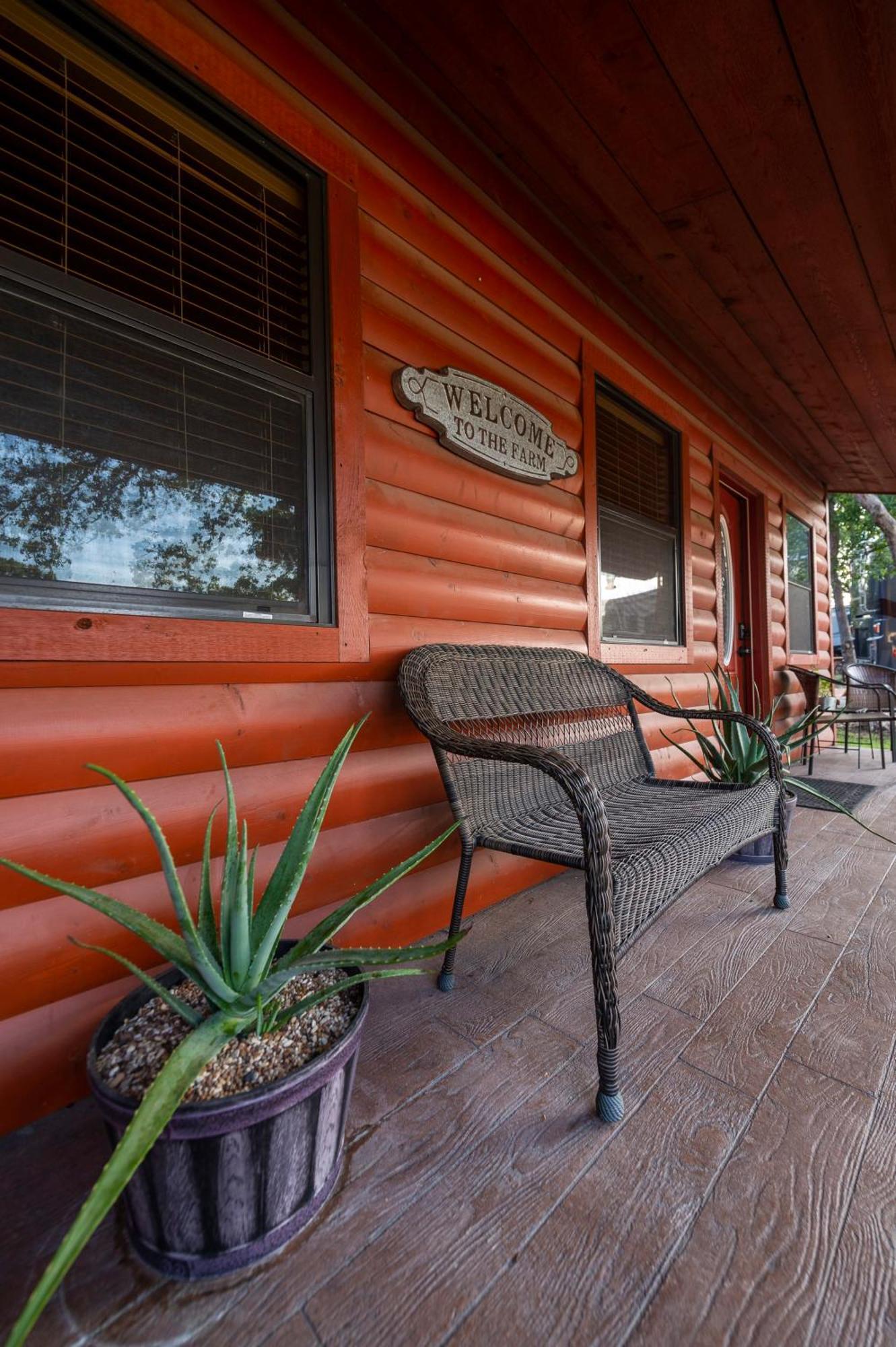 Pet Friendly Cabin 4 - 15 Minutes From Magnolia And Baylor *