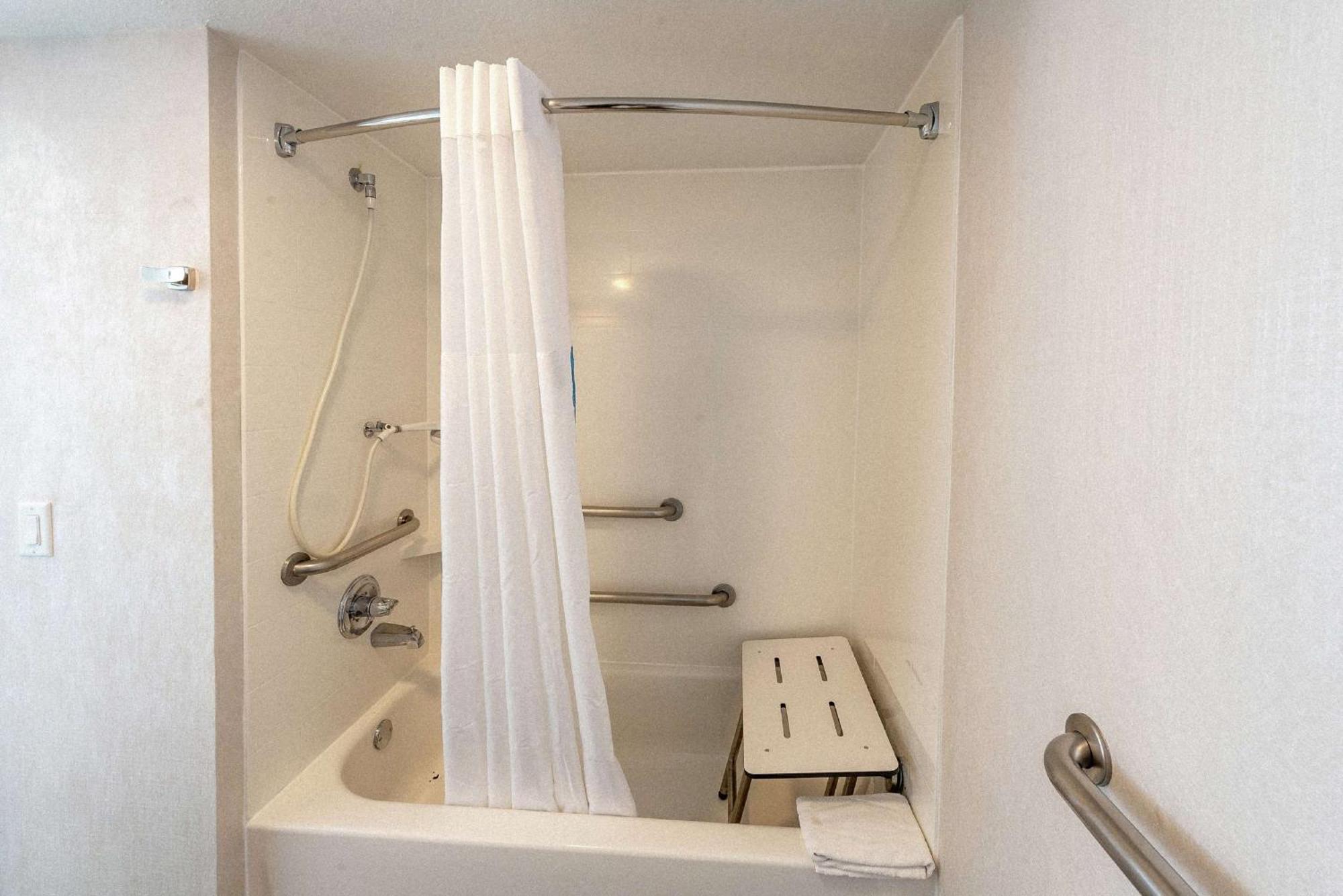 Hotel Hampton North 3*