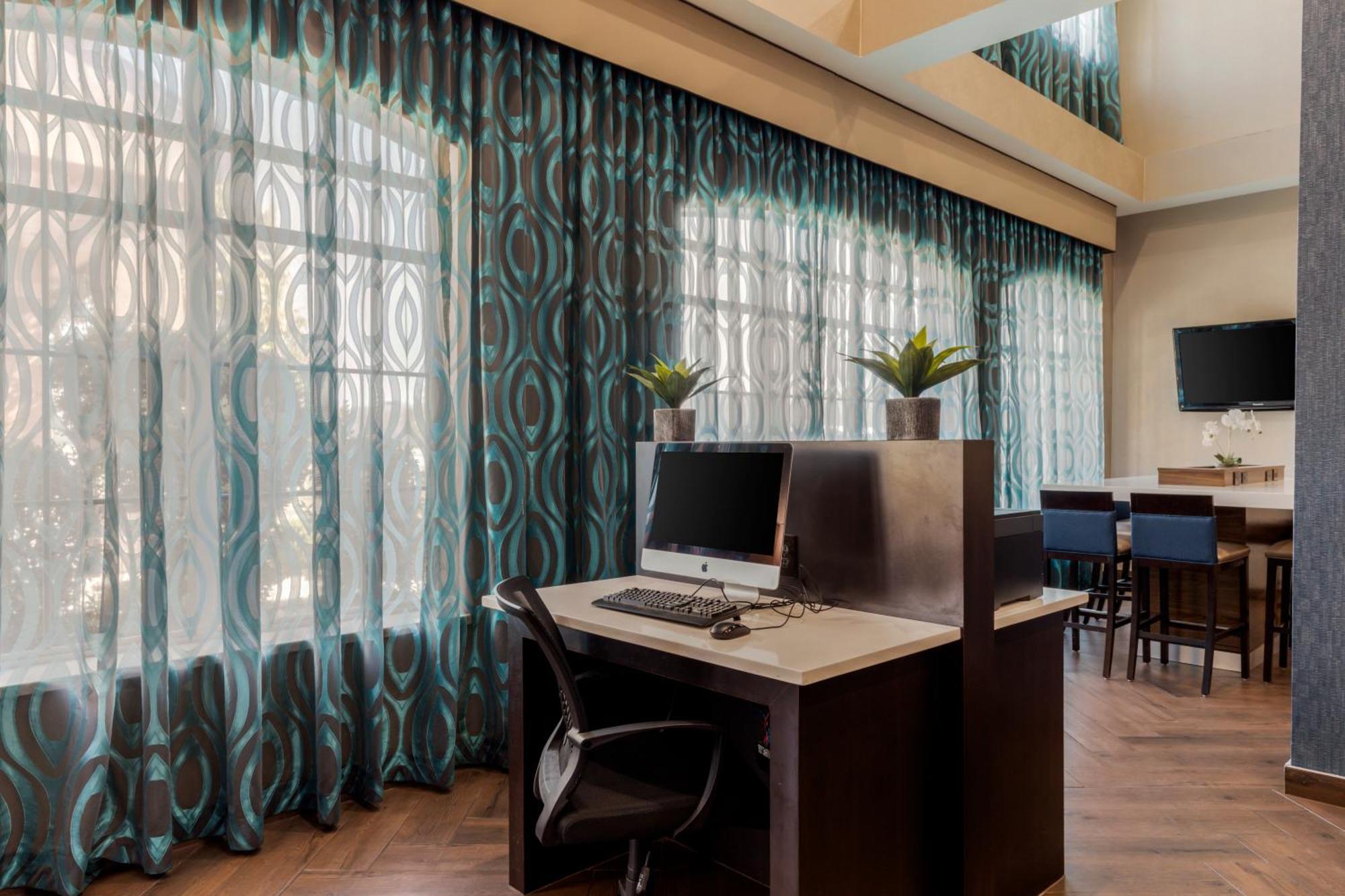 Hotel Comfort North - Near Area