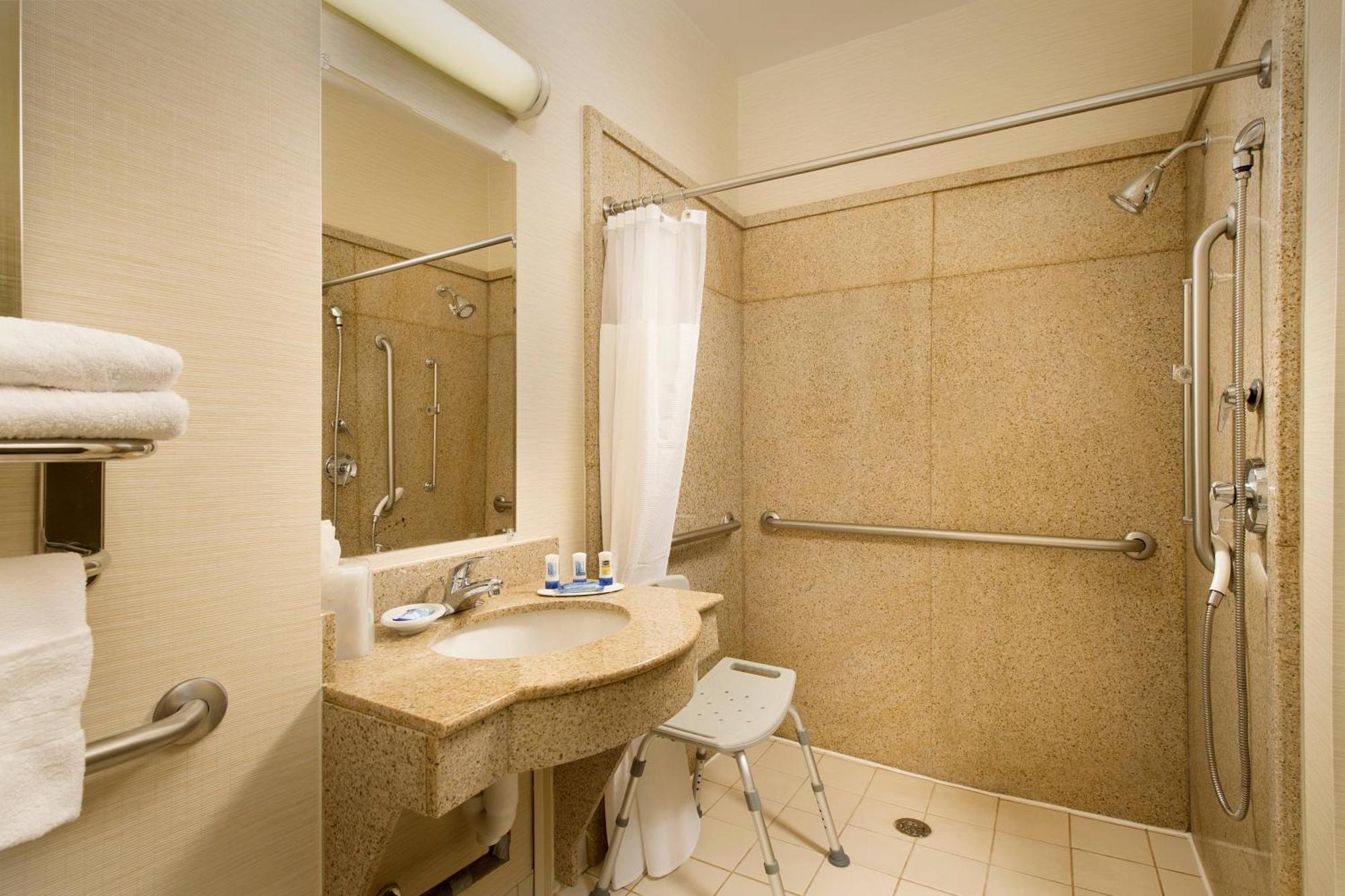 Fairfield & By Marriott North 3* Waco