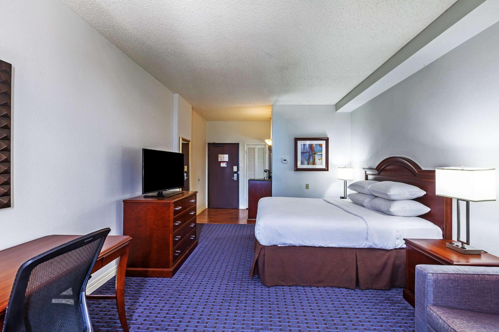 Hilton Hotel 3*