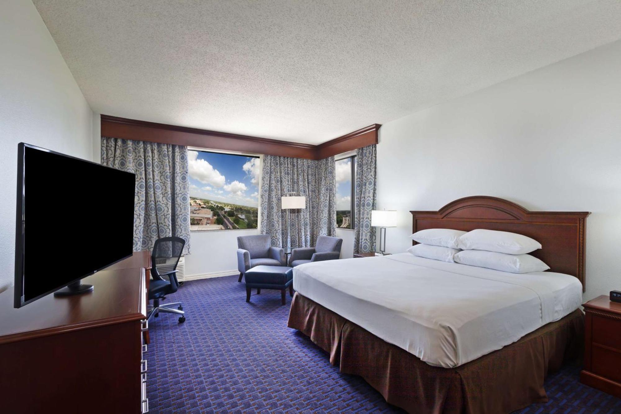 Hilton Hotel 3*